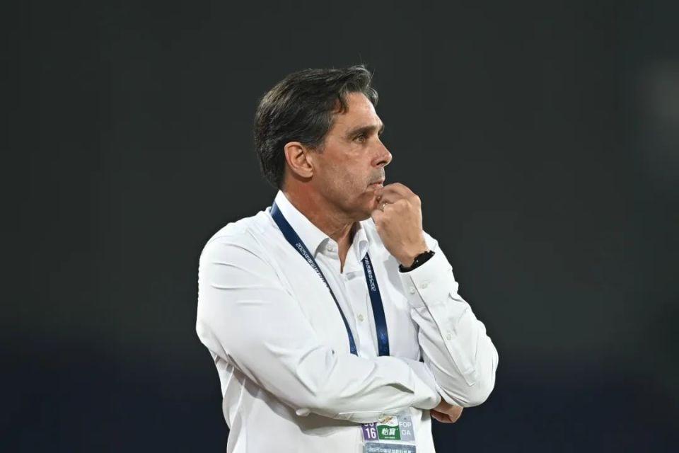 必一运动全站app-中超戏剧化30秒！姆布拉倒地无点，奥斯卡反击破门，河南球员不满