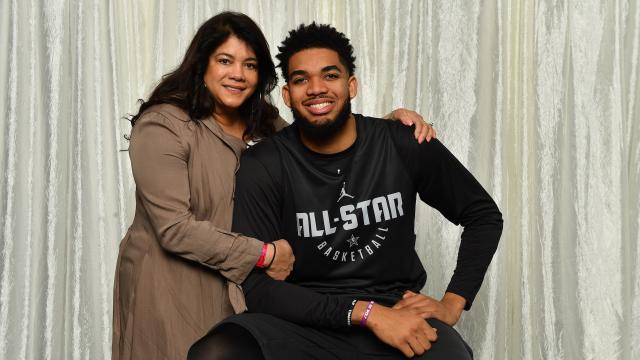 1610895687805049477.jpg towns-mother-all-star.jpg